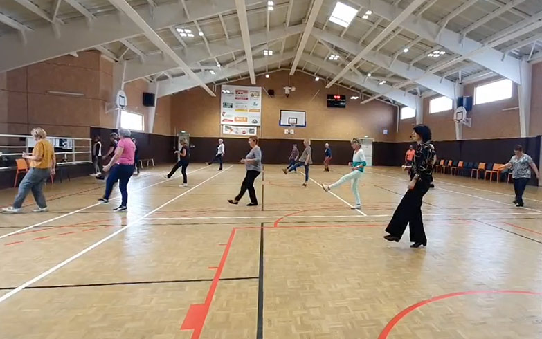 cours de danse en ligne le Perrier